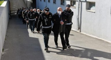 Adana'da yıkılan binaların müteahhit ve mühendisleri dahil 5 tutuklama