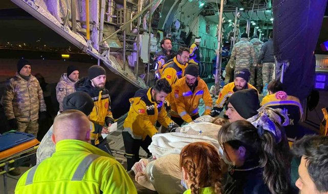 Adana'dan askeri kargo uçağıyla 47 yaralı İstanbul'a getirildi