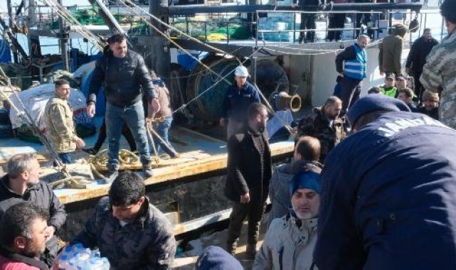 Adana'dan deprem yardımları, deniz yoluyla Samandağ'a ulaştırılıyor