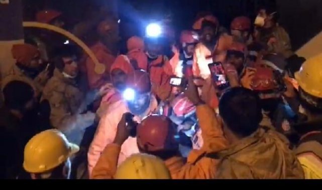 Adıyaman'da 17 yaşındaki Baran, 138'inci saatte kurtarıldı
