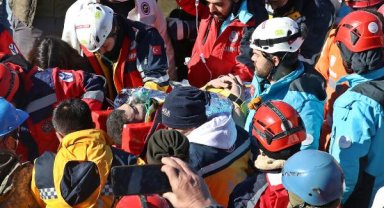 Adıyaman'da 18 yaşındaki Muhammet, 198'inci saatte kurtarıldı