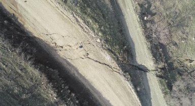Adıyaman'da dağların arasından geçen fay kırığı havadan görüntülendi