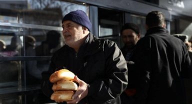 Adıyaman'da depremzedeler için taze ekmek üretiliyor