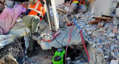 Adıyaman'daki binalar, betonda kullanılan büyük taşlar yüzünden göçmüş