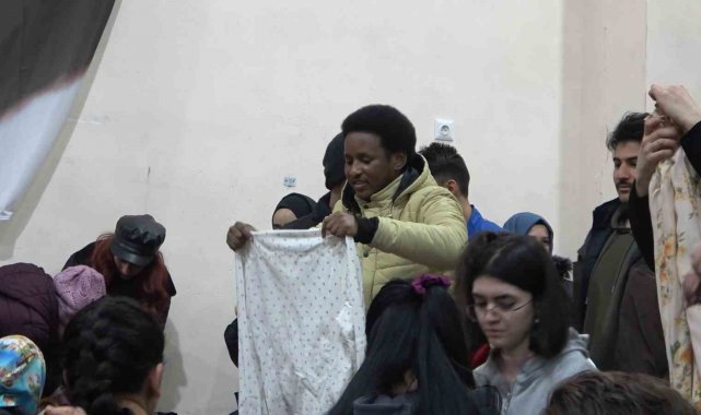 Afrikalı öğrenciler depremzedelere yardım için seferber oldu