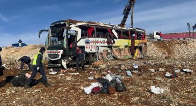 Afyonkarahisar'da yolcu otobüsü devrildi: 8 ölü, 35 yaralı