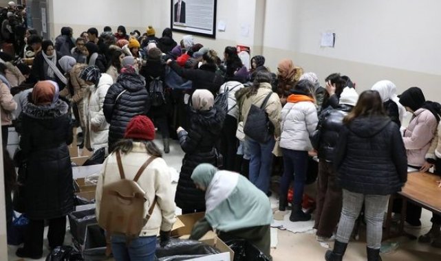 Afyonkarahisarlılar yardım toplama merkezlerine akın ediyor