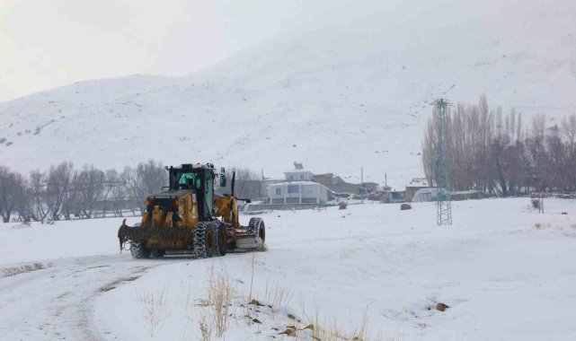 Ağrı'da "Kar Kaplanları" kapanan yollar için seferber oldu