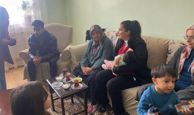 Ağrı'dan deprem bölgesine giden ekipler hayat kurtarmaya devam ediyor