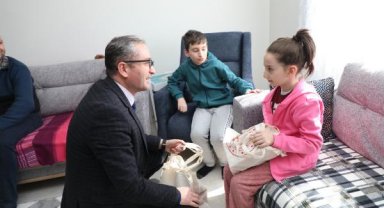 Ağrı'ya getirilen depremzede öğrencilere destek ziyareti