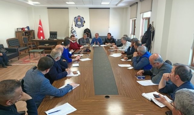 AK Partili Şahin Tin depremzedeler için çözüm üretiyor