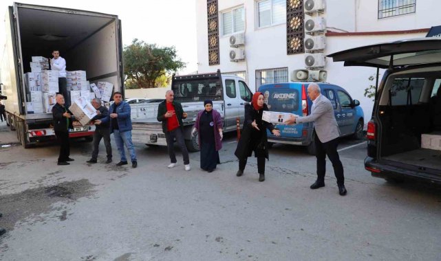 Akdeniz Belediyesi depremzedelere yardım tırı gönderdi