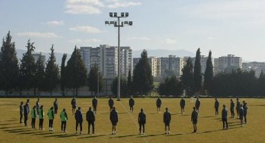 Akhisarspor depremzedeleri andı