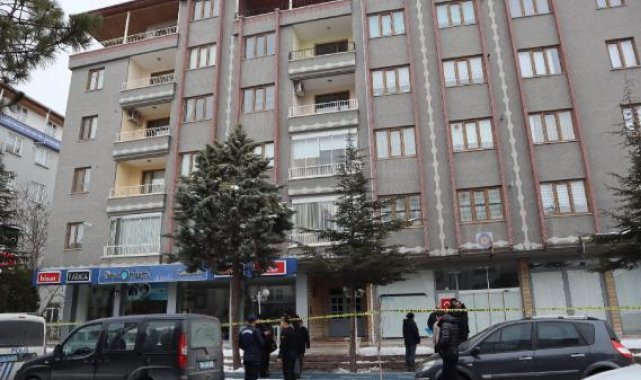 Aksaray'da depremde ağır hasar alan apartman boşaltıldı