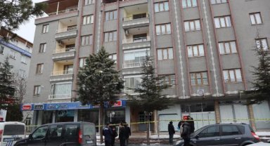 Aksaray'da depremde ağır hasar alan apartman boşaltıldı