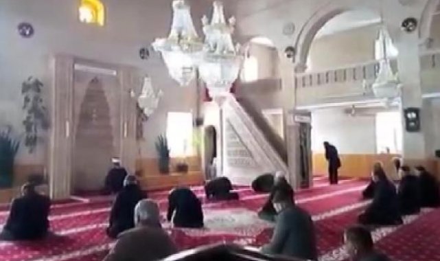 Aksaray'da deprem anı caminin güvenlik kamerasında
