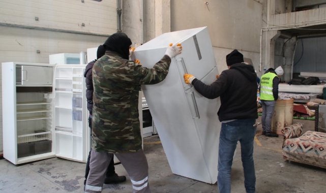 Akşehir'deki depremzedeler için beyaz eşya ve mobilya yardımı