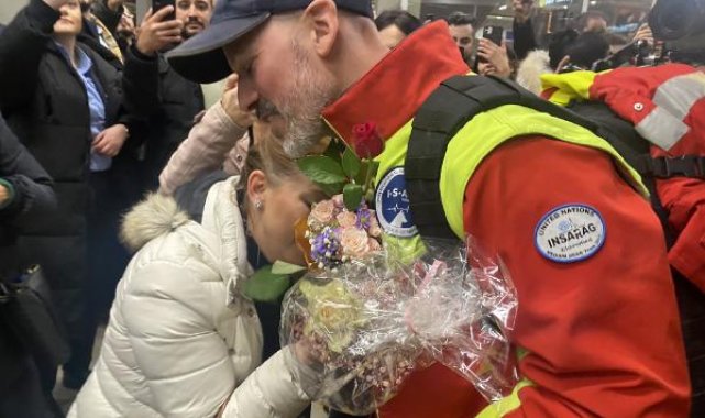 Alman ekipler, havalimanında sevgi seliyle karşılandı