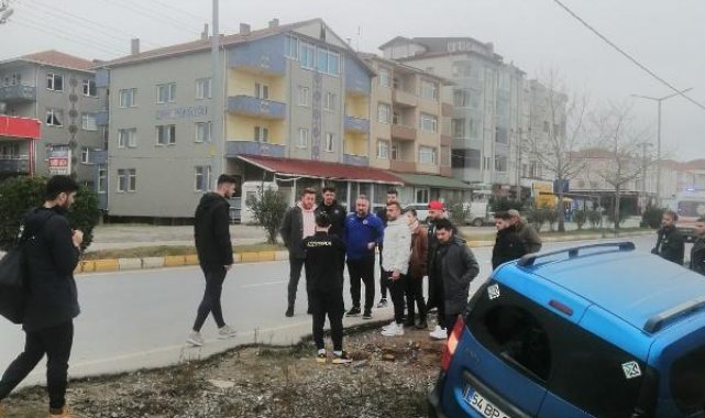 Amatör futbolcuların bulunduğu araç kaza yaptı: 6 yaralı