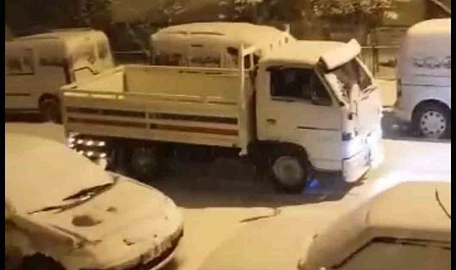 Ankara'da etkili olan kar yağışı trafikte zor anlar yaşattı