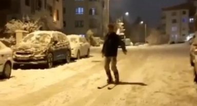 Ankara'da halaylı, kayaklı kar kutlaması