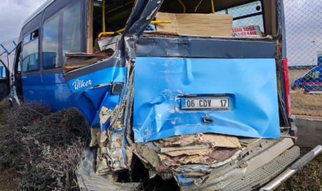 Ankara'da kamyon minibüse çarptı: 7 yaralı