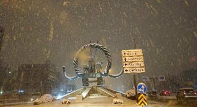 Ankara'da kar, tipi ve soğuk hava etkili oluyor