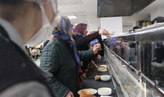 Ankara'ya getirilen depremzedeler GSB yurtlarına yerleştiriliyor
