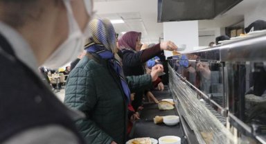 Ankara'ya getirilen depremzedeler GSB yurtlarına yerleştiriliyor