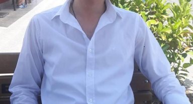Annesini darbeden ağabeyini bıçaklayarak öldürdü