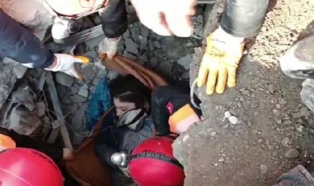 Antakya Devlet Hastanesi enkazından bir kişi kurtarıldı