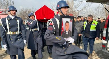Antakya'da enkazda kalan uzman çavuş, Iğdır'da toprağa verildi