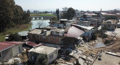 Antakya'da evler Asi Nehri'ne kaydı