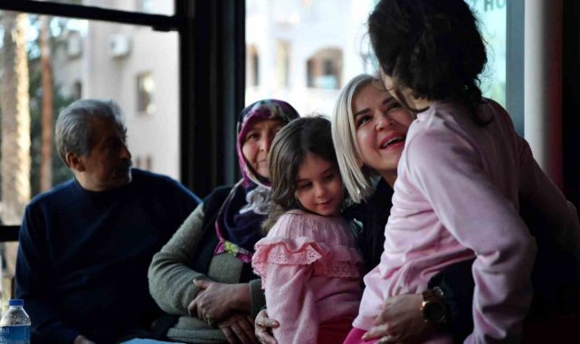 Antalya'ya gelen depremzedelere yardım eli