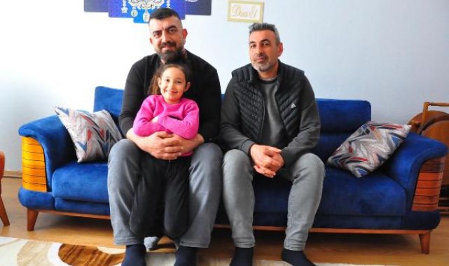 Arama-kurtarma çalışmalarında tanıştığı depremzede aileyi misafir ediyor