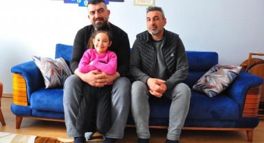 Arama-kurtarma çalışmalarında tanıştığı depremzede aileyi misafir ediyor