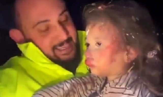 Arama-kurtarma personelinin kucağında video çektiği Azra hastanede öldü