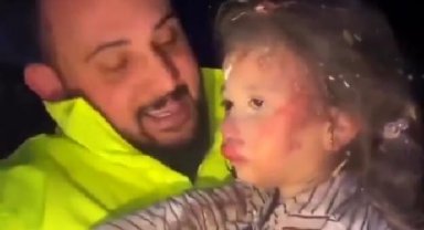 Arama-kurtarma personelinin kucağında video çektiği Azra hastanede öldü