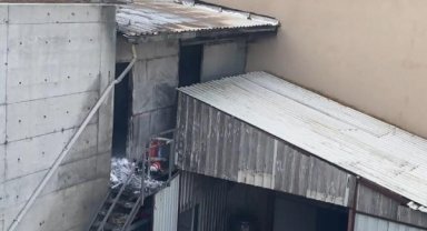 Arnavutköy'de fabrikanın deposunda yangını