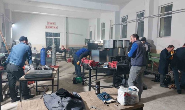 Aşkale'de depremzedeler için soba üretiliyor