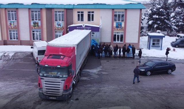 Atatürk Üniversitesinin 3. yardım tırı da deprem bölgesine ulaştı