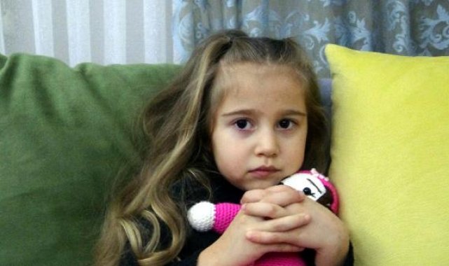 Avcılar'da 4 yaşındaki Mihrimah bebeğini depremzede çocuklara gönderdi