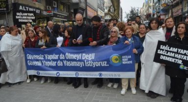 Avcılar'da Deprem Anıtı önünde eylem