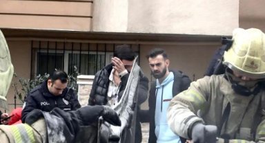 Avcılar'da yanan otomobiline müdahale sırasında gözleri doldu