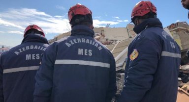 Azerbaycan, 370 kişilik ekiple deprem bölgesinde