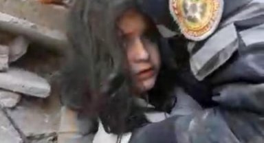 Azerbaycan ekipleri, 120'nci saatte enkazdan kurtardı