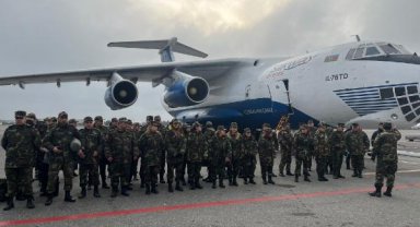 Azerbaycan'ın sahra hastanesi bulunan ikinci yardım uçağı yola çıktı
