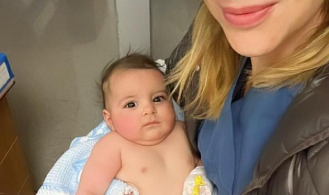 Azra bebek, 30 saat sonra annesi ve ablası ile enkazdan kurtarıldı