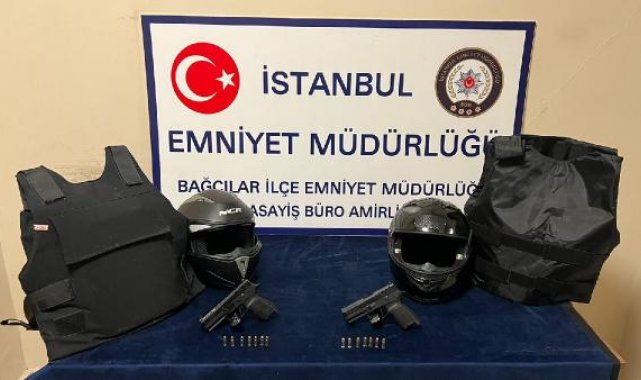 Bağcılar'da şüphe üzerine durdurulan otomobilden 2 çelik yelek çıktı