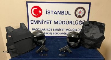 Bağcılar'da şüphe üzerine durdurulan otomobilden 2 çelik yelek çıktı